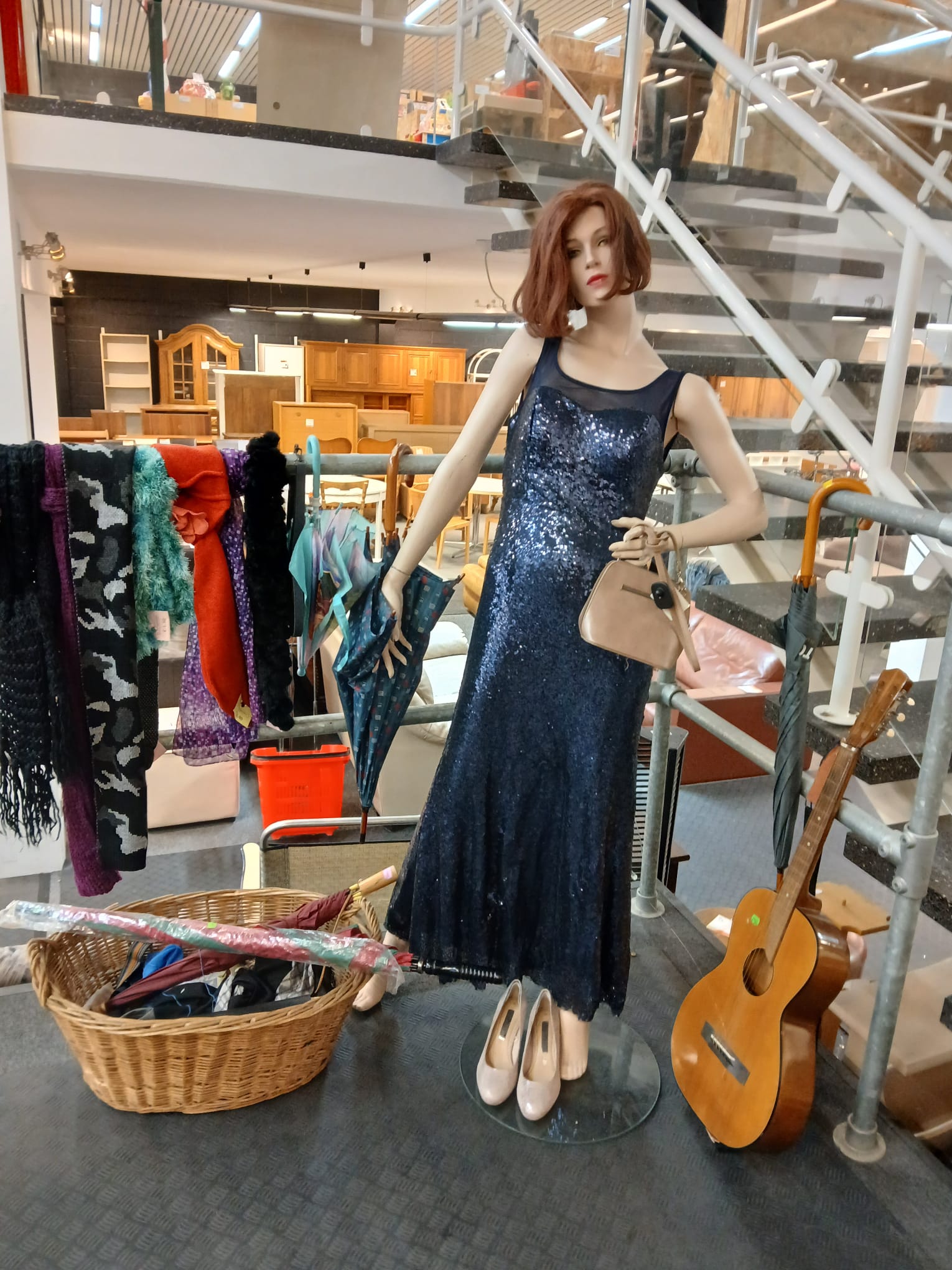 Een prachtige blauwe glitterjurk in Sjans Herselt